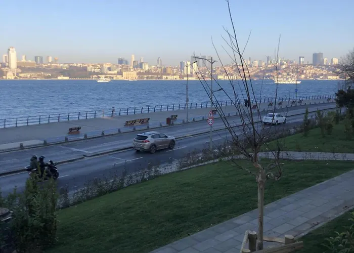 Sea View House Aparthotel 4*