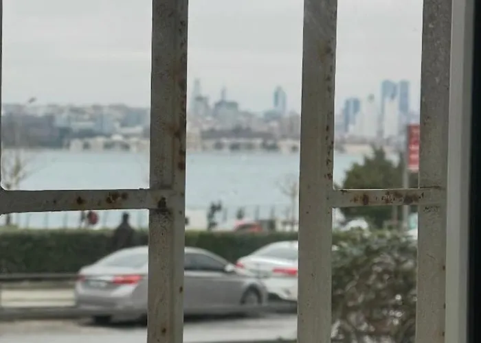 Sea View House Aparthotel 4*