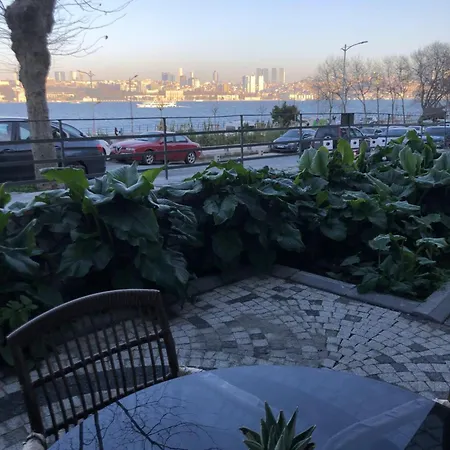 Sea View House Aparthotel